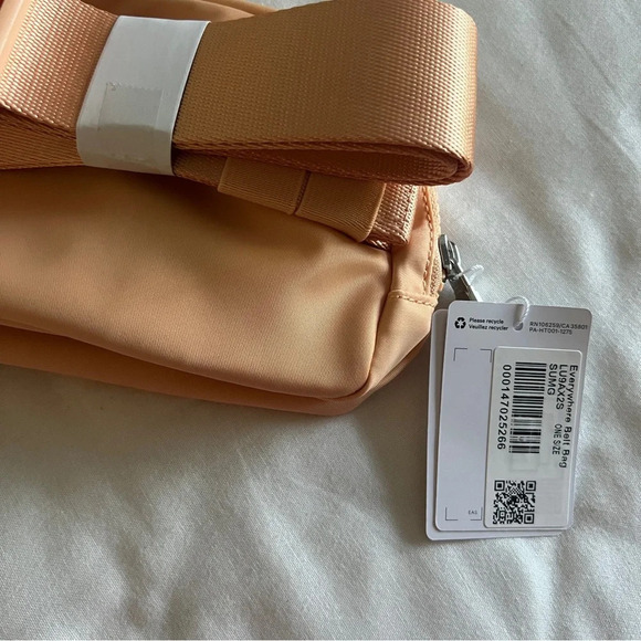 🆕 Lululemon Everywhere Belt Bag - Summer Glow - Picture 4 of 5